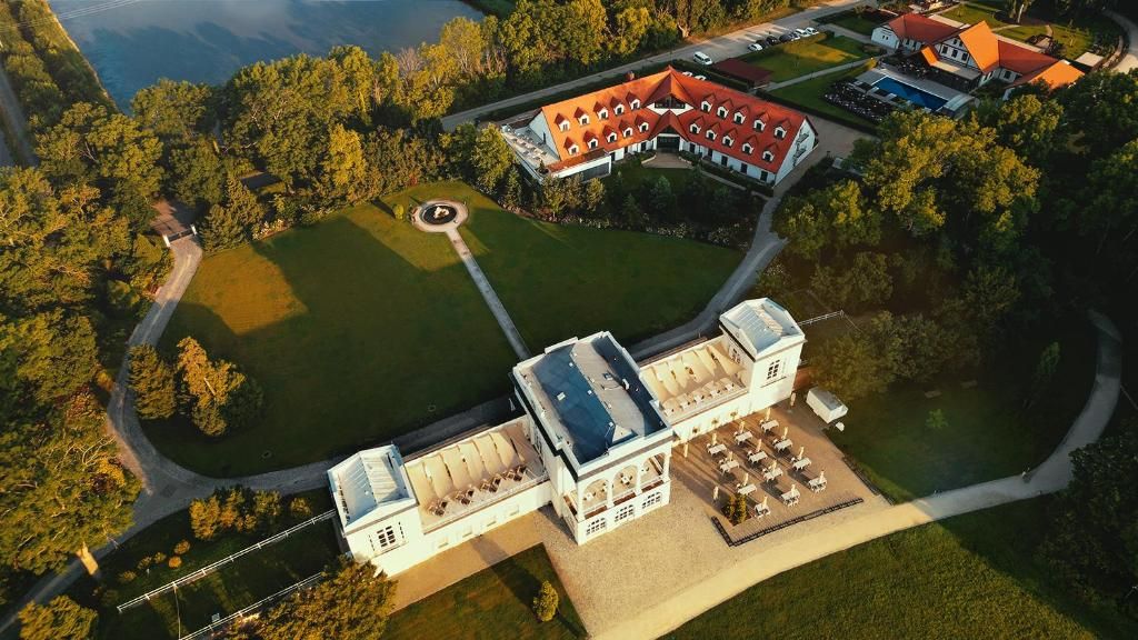 Chateau de Frontiere