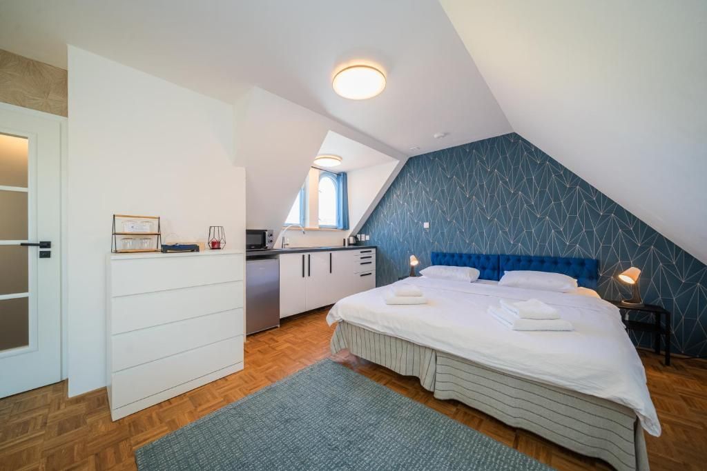 Naturální vinařství DVOREK Penzion, Bistro & Wellness